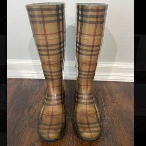 Women’s Burberry Rain Beige Tan Plaid Boots Size 38 (US 8)